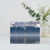 Witte zeilboot op water briefkaart (Staand voorkant)