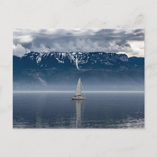 Witte zeilboot op water briefkaart (Voorkant)