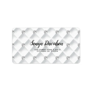 Witte zijde met kralen etiket