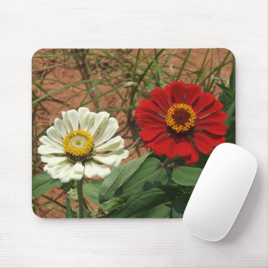 Witte Zinnia en rode Zinnia Mousepad Muismat (Met muis)
