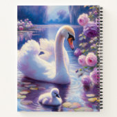 Witte Zwaan en Cygnet met Paarse Rozen Notitieboek (Achterkant)