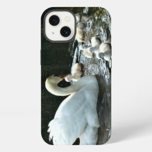 Witte zwaan met kippen iPhone 13 hoesje
