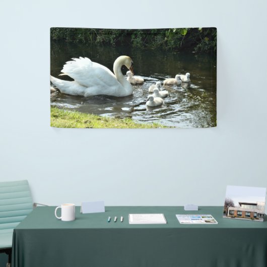 Witte zwaan met kippen spandoek (Beurs)