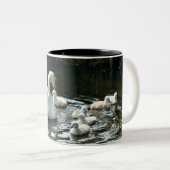 Witte zwaan met kippen tweekleurige koffiemok (Voorkant rechts)