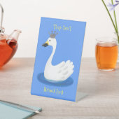 Witte zwaan met kroon cartoon reclamebord met voetstuk (Insitu)