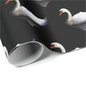 Witte zwaan op zwart cadeaupapier (Rol Hoek)