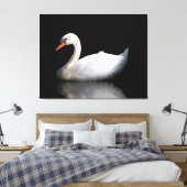 Witte zwaan op zwart canvas afdruk (Insitu (Slaapkamer))