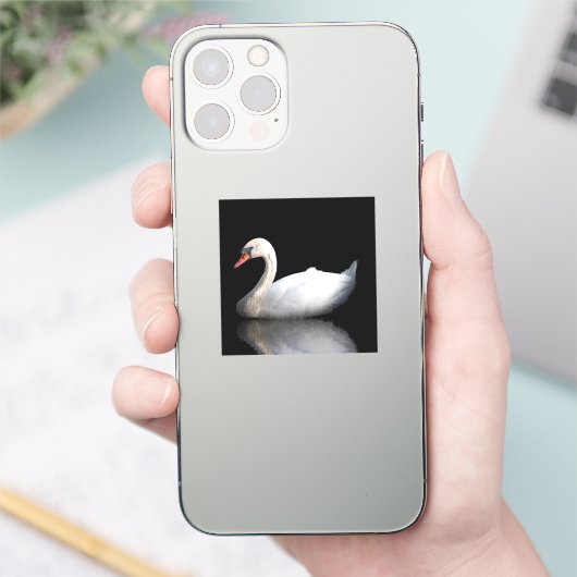 Witte zwaan op zwart sticker (Telefoon)