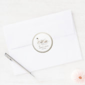 Witte zwanen geweven gouden monogram bruiloft ronde sticker (Envelop)