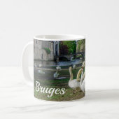 Witte zwanen in Brugge Koffiemok (Voorkant links)