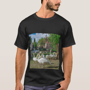 Witte zwanen in Brugge T-shirt