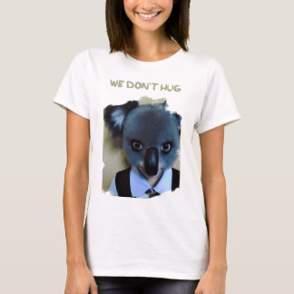 Woensdag Addams verkleed als Koala WE DONT HUG T-shirt