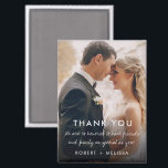 Woensdag Foto Hartelijk dank Magneet<br><div class="desc">Vier uw speciale dag met een oprechte herinnering die uw gasten voor altijd zullen koesteren! Deze trouwdag foto Dank je wel voor Magnet toont prachtig een favoriete foto van uw trouwdag naast de boodschap: "We zijn zo vereerd om vrienden en familie zo speciaal als jij te hebben." Gepersonaliseerd met uw...</div>