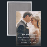 Woensdag Foto Hartelijk dank Magneet<br><div class="desc">Vier uw speciale dag met een oprechte herinnering die uw gasten voor altijd zullen koesteren! Deze trouwdag foto Dank je wel voor Magnet toont prachtig een favoriete foto van uw trouwdag naast de boodschap: "We zijn zo vereerd om vrienden en familie zo speciaal als jij te hebben." Gepersonaliseerd met uw...</div>