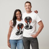 Woeste Cobra Slang Illustratie Krachtig Design T-shirt (Unisex)