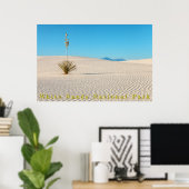 Woestijn Witte Zandlandschap en Yucca Poster (Thuiskantoor)