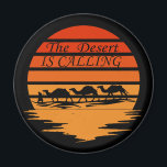 woestijngebied met kamelen magneet<br><div class="desc">een fantastische woestijnlandschapsscène met kamelen en een , retro-ziend grafisch ontwerp met zonsondergang is een geweldig verjaardagscadeau en kerstcadeau voor je beste vriend, familielid, vriendje of vriendin die ook houdt van het woestijnlandschap, caravan en camel art silhouette. Als je wilt wat je ziet, kun je uitchecken op meer vergelijkbare design...</div>