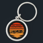 woestijngebied met  kamelen sleutelhanger<br><div class="desc">een fantastische woestijnlandschapsscène met kamelen en een , retro-ziend grafisch ontwerp met zonsondergang is een geweldig verjaardagscadeau en kerstcadeau voor je beste vriend, familielid, vriendje of vriendin die ook houdt van het woestijnlandschap, caravan en camel art silhouette. Als je wilt wat je ziet, kun je uitchecken op meer vergelijkbare design...</div>