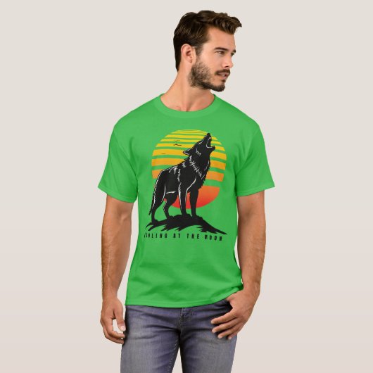 Wof howling at the moon t-shirt (Voorkant volledig)