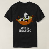 Wok in Progress Funny Cooking Pun T-shirt (Design voorkant)