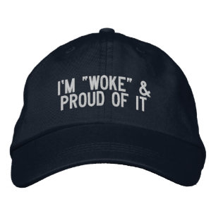 "WOKE" en "PROUD" geborduurd Pet
