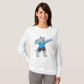 Wolf als Bodybuilder met grote bovenarmen T-shirt (Voorkant volledig)