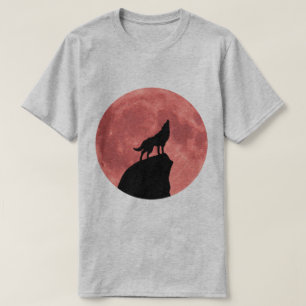 Wolf die huilt naar een Bloedmaan T-shirt