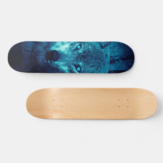 Wolf gezicht in donker fantasiebos persoonlijk skateboard (Horizontaal)