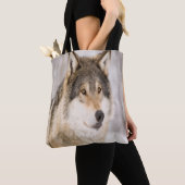 Wolf glimlacht in sneeuw en winterbos tote bag (Dichtbij)