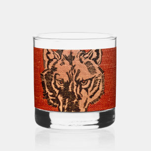 Wolf Head op rode whisky glas