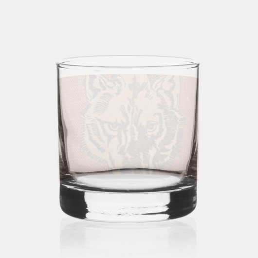 Wolf Head op rode whisky glas (Achterkant)