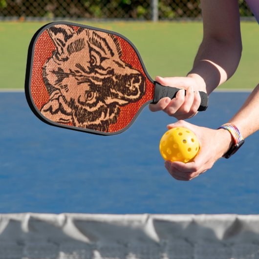 Wolf Head op rood Pickleball Paddle (Insitu)