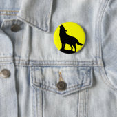 Wolf Howling bij de maan. Ronde Button 5,7 Cm (In situ)