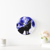 Wolf Howling bij Moon Ronde Klok (Huis)