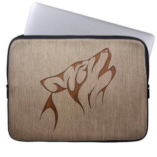 Wolf howling gegraveerd op houten design laptop sleeve