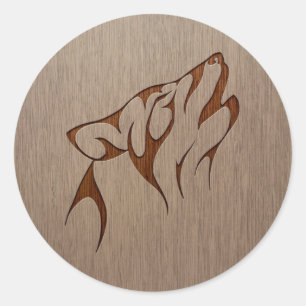 Wolf howling gegraveerd op houten design ronde sticker