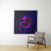 WOLF HOWLING MOON MAGENTA WANDKLEED (In Situ (horizontaal))