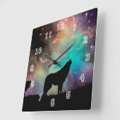 Wolf howling Silhouette en Northern Lights Clock Vierkante Klok (Hoek)