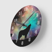 Wolf howling silhouette met noordelijke lichten ronde klok (Hoek)
