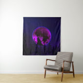 WOLF HUILENDE MAAN MAGENTA WANDKLEED (In situ)