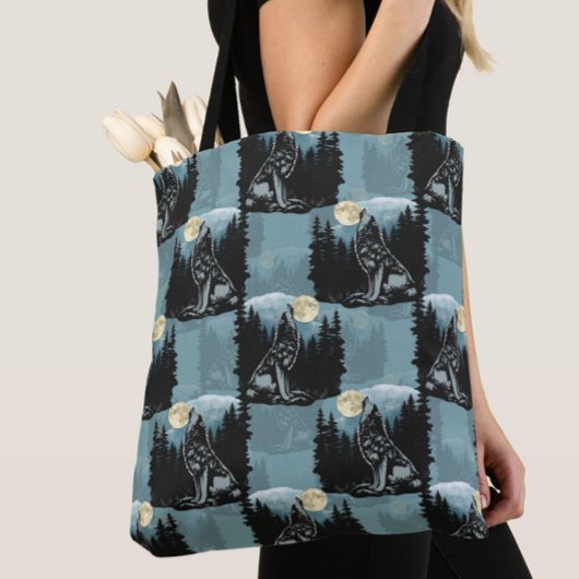 Wolf huilt bij maanpatroon tote bag