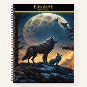 Wolf huilt naar de maan in een nachtelijk landscha notitieboek (Voorkant)