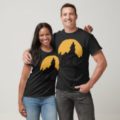 Wolf huilt naar de maan t-shirt (Unisex)
