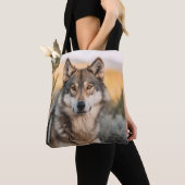 Wolf in de natuur tote bag (Dichtbij)
