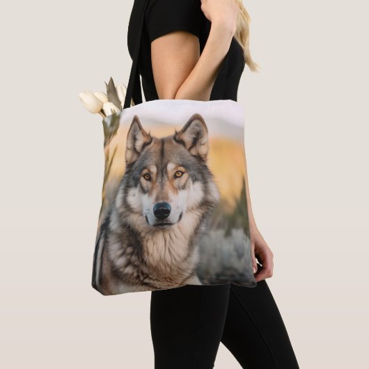 Wolf in de natuur tote bag (Dichtbij)