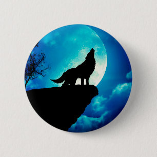 Wolf in silhouette die naar de volle maan kijkt ronde button 5,7 cm