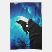 Wolf in silhouette die naar de volle maan kijkt theedoek (Verticaal)