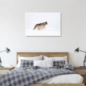 Wolf loopt in de sneeuw 2 canvas afdruk (Insitu (Slaapkamer))