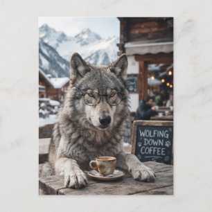 Wolf met bril die koffie drinkt bij skioord briefkaart
