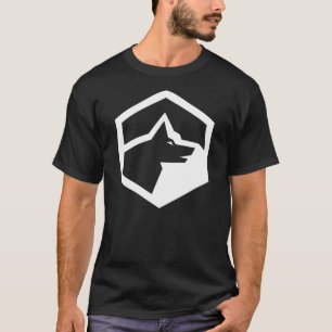 Wolf Mountain Homestead Logo wit op donker T-shirt